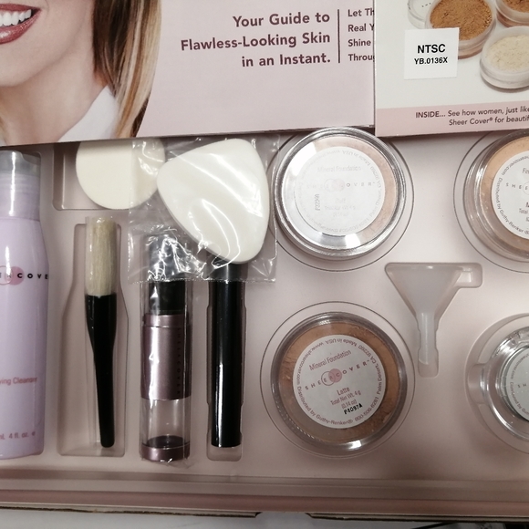 ** LAST ONE*** SHEER COVER MINERAL MAKEUP KIT Medium - Picture 2 of 14